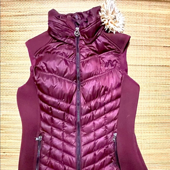 Micheal Kors Down Vest Size Small - Picture 1 of 2